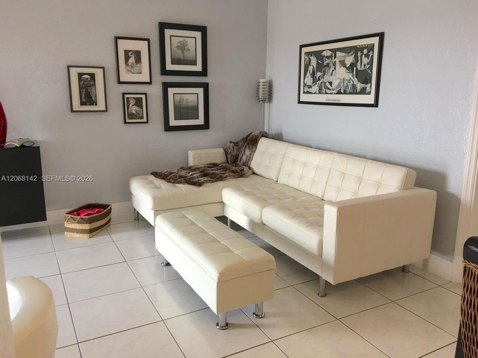 For Sale: $205,000 (1 beds, 1 baths, 622 Square Feet)