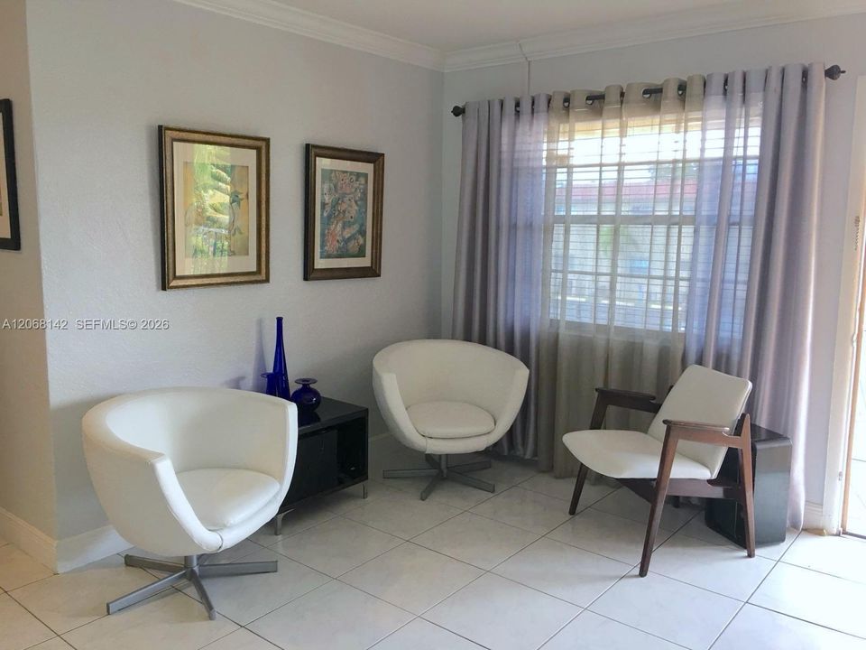 For Sale: $205,000 (1 beds, 1 baths, 622 Square Feet)