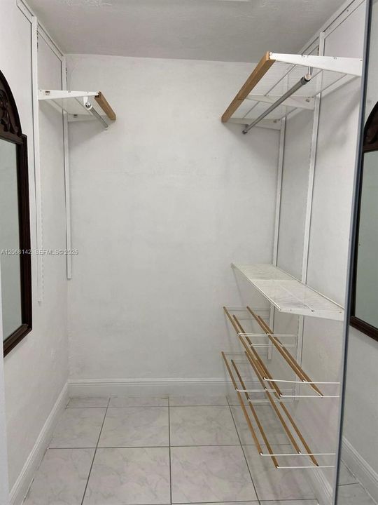 For Sale: $205,000 (1 beds, 1 baths, 622 Square Feet)