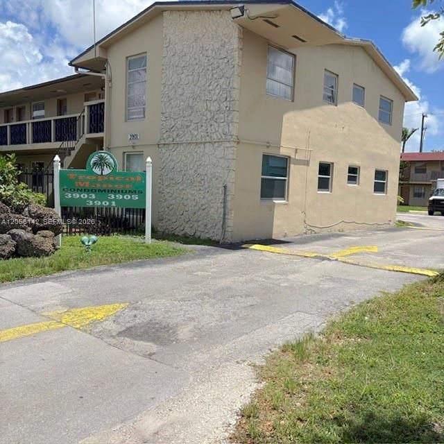 For Sale: $205,000 (1 beds, 1 baths, 622 Square Feet)