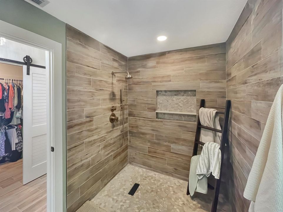 MBA Shower Closet