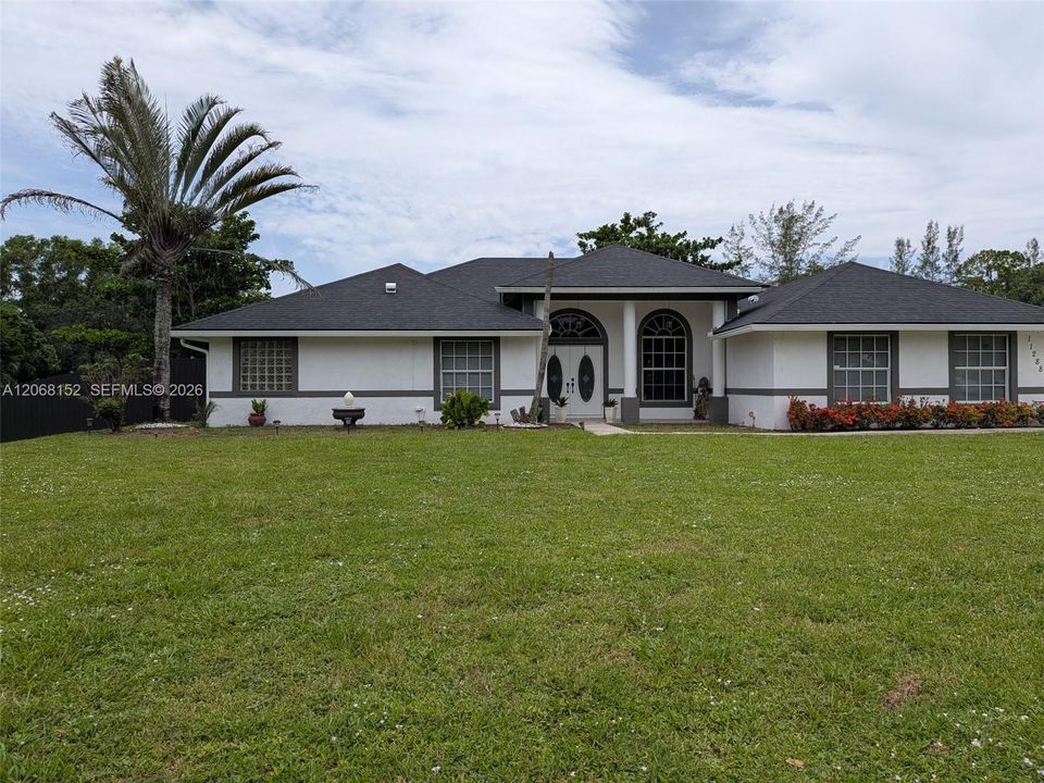 For Sale: $850,000 (5 beds, 3 baths, 2786 Square Feet)