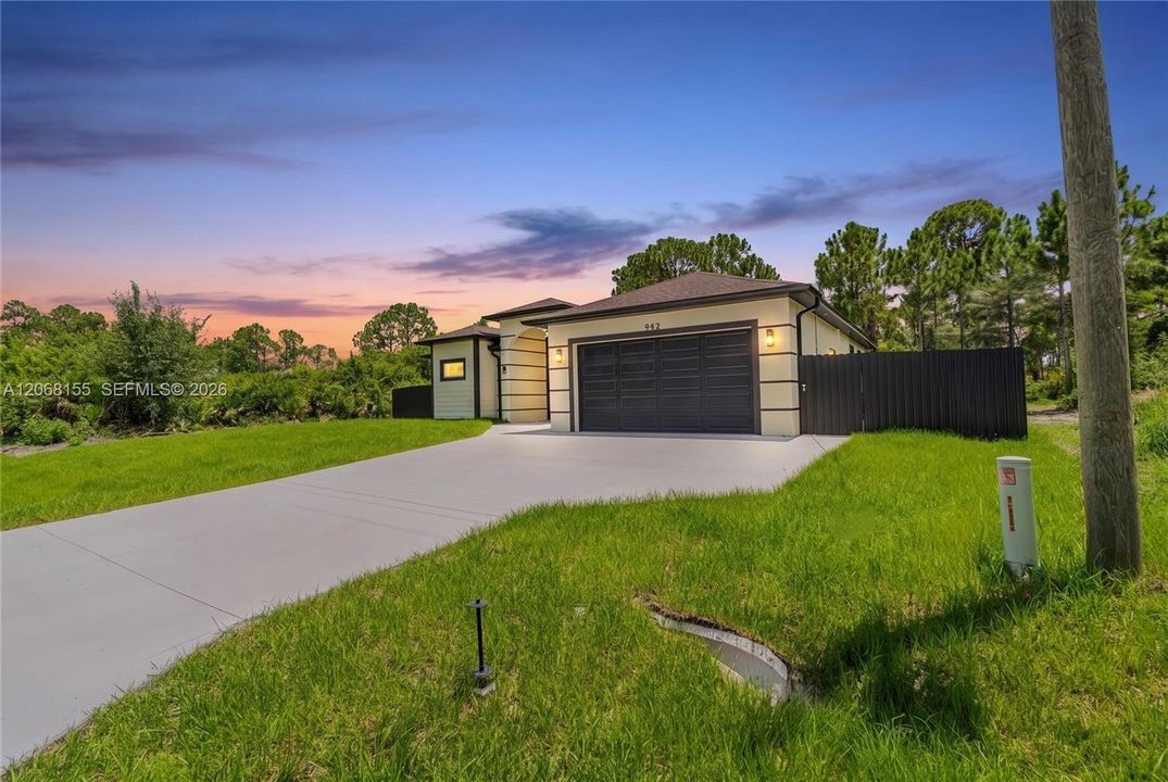 For Sale: $359,900 (4 beds, 2 baths, 1650 Square Feet)