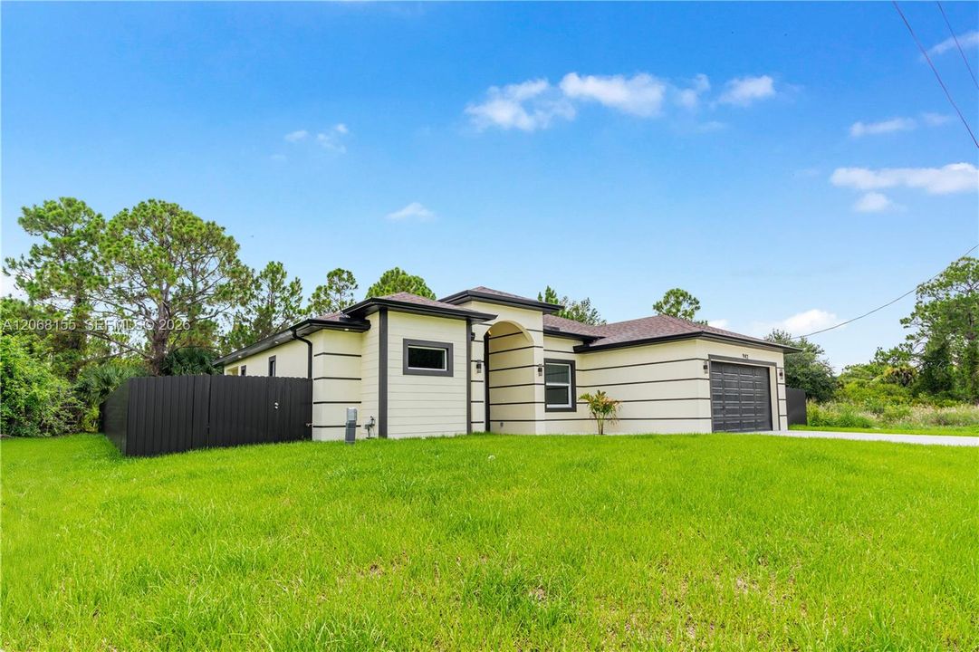 For Sale: $359,900 (4 beds, 2 baths, 1650 Square Feet)