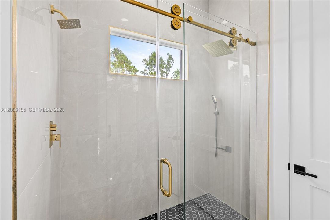 For Sale: $359,900 (4 beds, 2 baths, 1650 Square Feet)