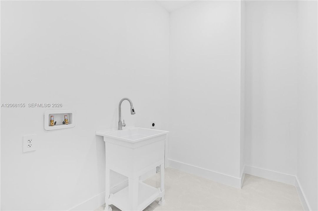For Sale: $359,900 (4 beds, 2 baths, 1650 Square Feet)