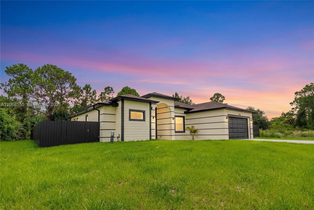 For Sale: $359,900 (4 beds, 2 baths, 1650 Square Feet)