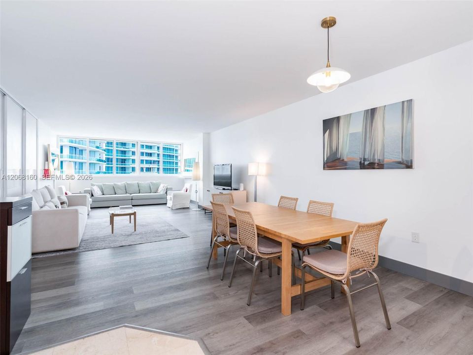 For Sale: $1,200,000 (2 beds, 2 baths, 1281 Square Feet)