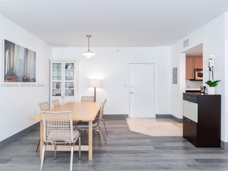 For Sale: $1,200,000 (2 beds, 2 baths, 1281 Square Feet)