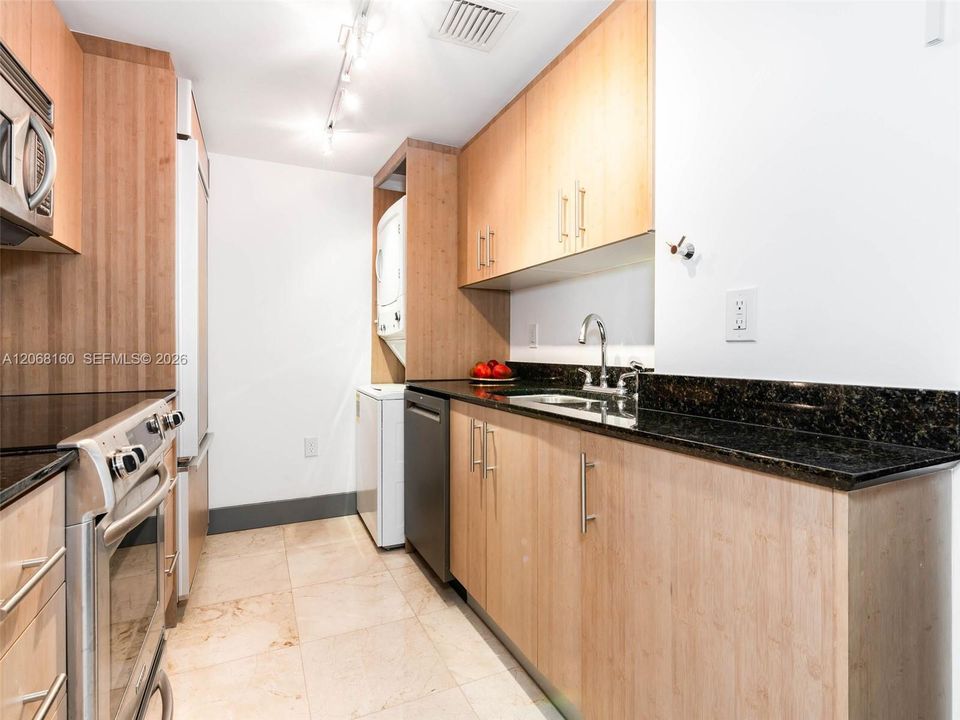 For Sale: $1,200,000 (2 beds, 2 baths, 1281 Square Feet)