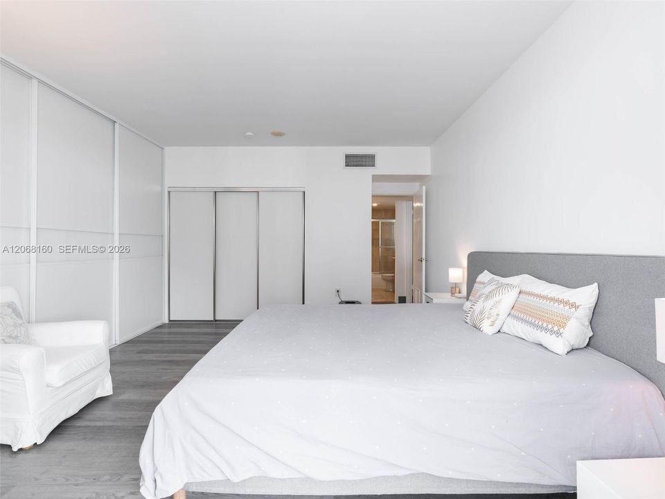 For Sale: $1,200,000 (2 beds, 2 baths, 1281 Square Feet)
