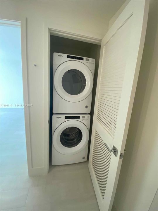 For Rent: $2,400 (1 beds, 1 baths, 513 Square Feet)