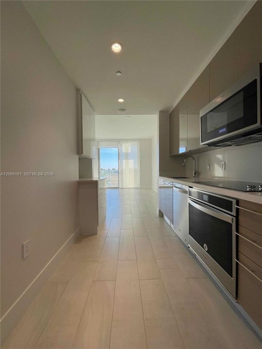 For Rent: $2,400 (1 beds, 1 baths, 513 Square Feet)