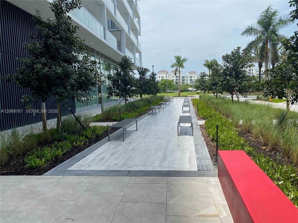 For Rent: $2,400 (1 beds, 1 baths, 513 Square Feet)