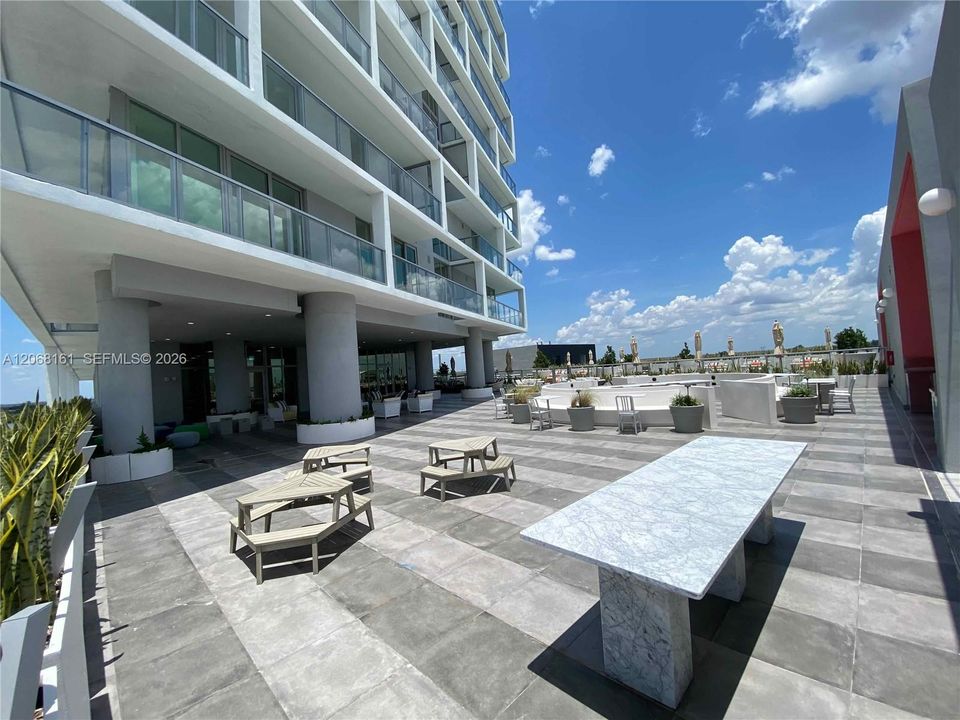 For Rent: $2,400 (1 beds, 1 baths, 513 Square Feet)