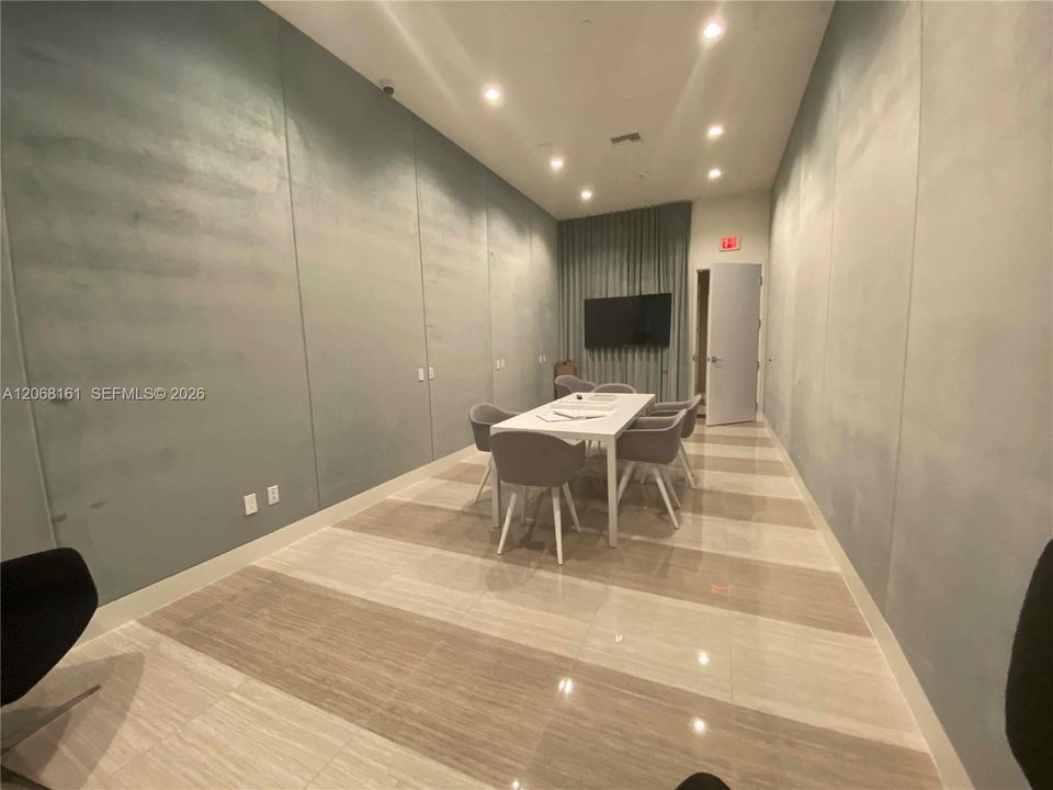 For Rent: $2,400 (1 beds, 1 baths, 513 Square Feet)