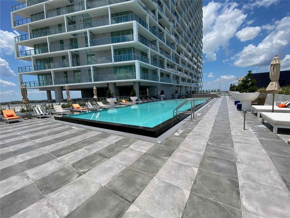 For Rent: $2,400 (1 beds, 1 baths, 513 Square Feet)