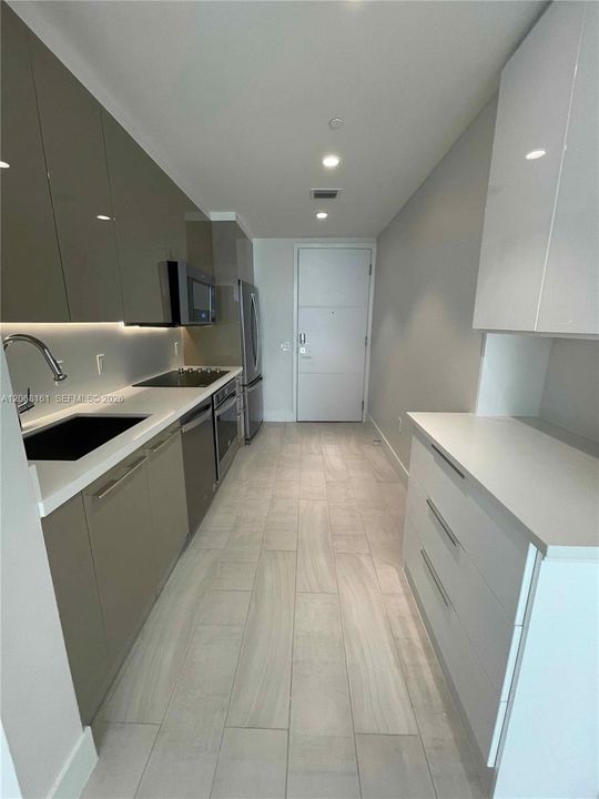 For Rent: $2,400 (1 beds, 1 baths, 513 Square Feet)
