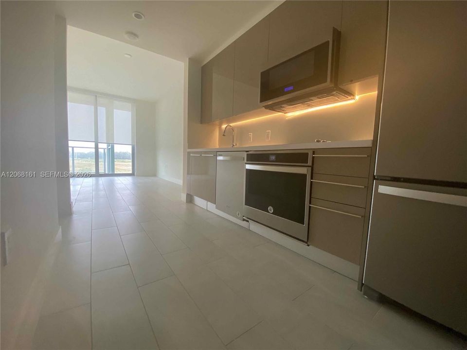 For Rent: $2,400 (1 beds, 1 baths, 513 Square Feet)
