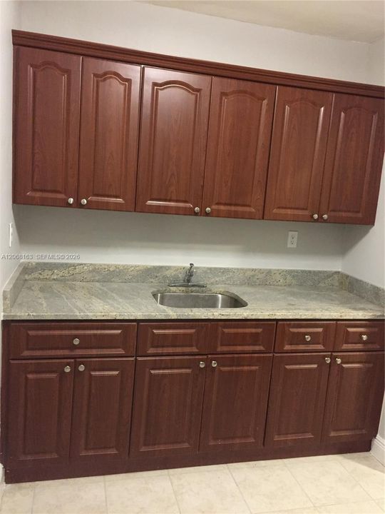 For Rent: $1,600 (1 beds, 1 baths, 500 Square Feet)