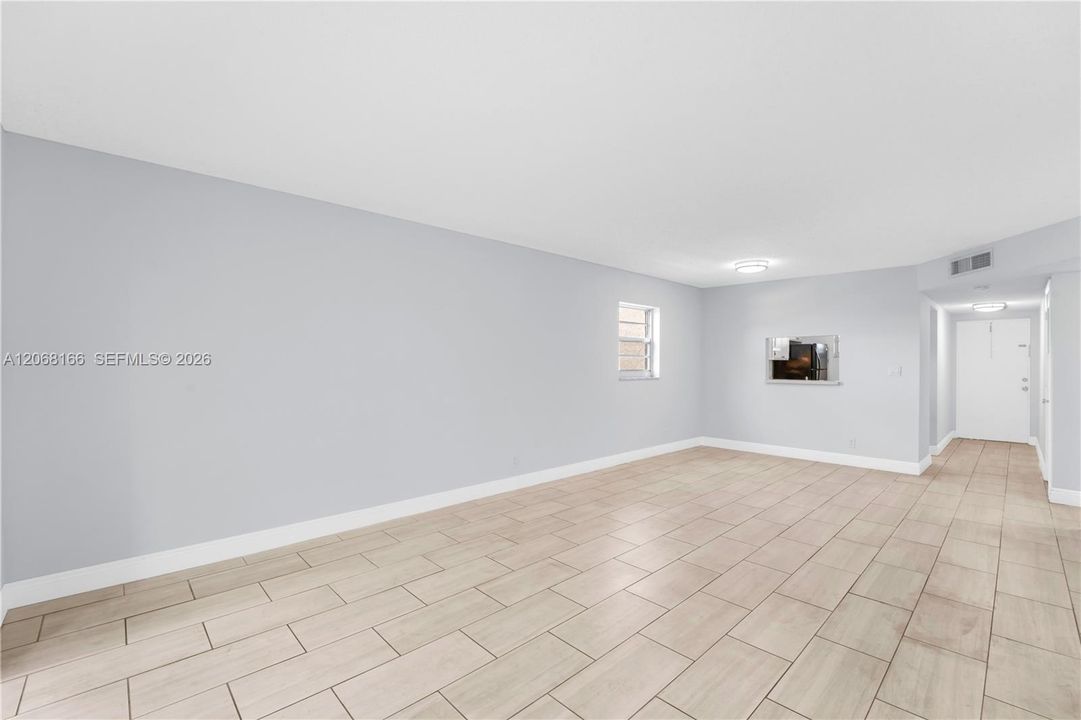 For Sale: $200,000 (2 beds, 2 baths, 990 Square Feet)