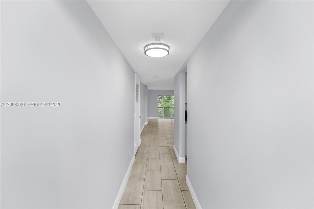For Sale: $200,000 (2 beds, 2 baths, 990 Square Feet)