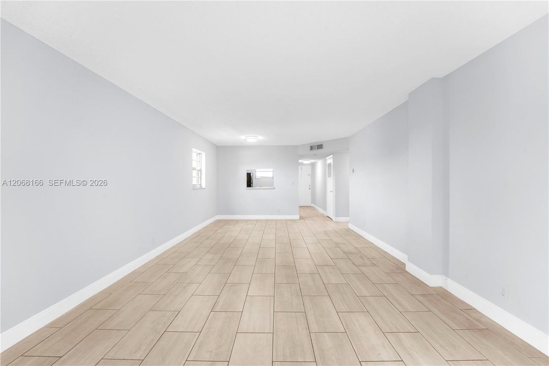 For Sale: $200,000 (2 beds, 2 baths, 990 Square Feet)