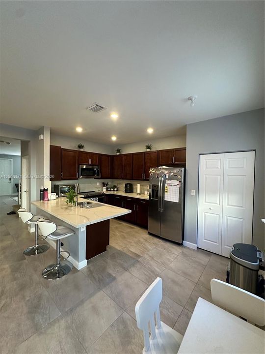 For Rent: $4,100 (4 beds, 2 baths, 1914 Square Feet)