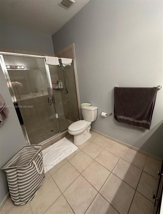 For Rent: $4,100 (4 beds, 2 baths, 1914 Square Feet)