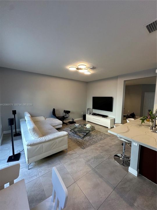 For Rent: $4,100 (4 beds, 2 baths, 1914 Square Feet)