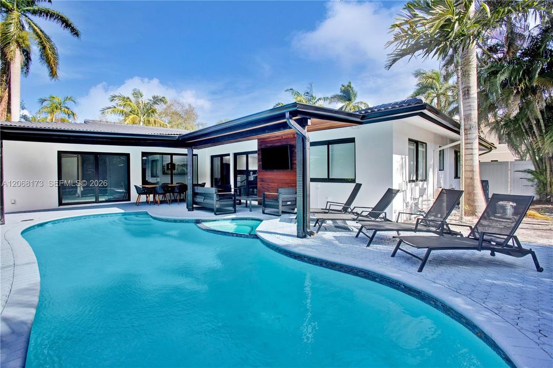 For Sale: $1,740,000 (3 beds, 2 baths, 2170 Square Feet)