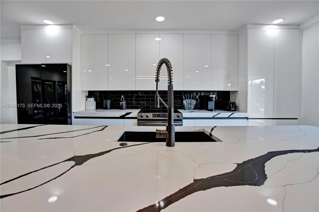 For Sale: $1,740,000 (3 beds, 2 baths, 2170 Square Feet)