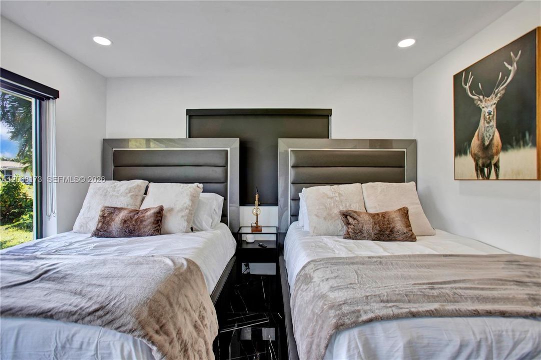 For Sale: $1,740,000 (3 beds, 2 baths, 2170 Square Feet)