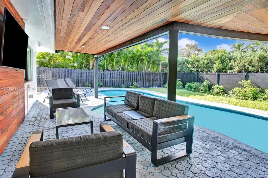 For Sale: $1,740,000 (3 beds, 2 baths, 2170 Square Feet)