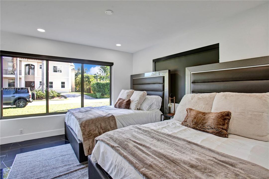 For Sale: $1,740,000 (3 beds, 2 baths, 2170 Square Feet)