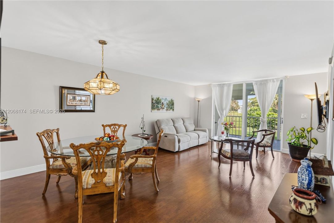 En Venta: $174,900 (2 camas, 2 baños, 1000 Pies cuadrados)