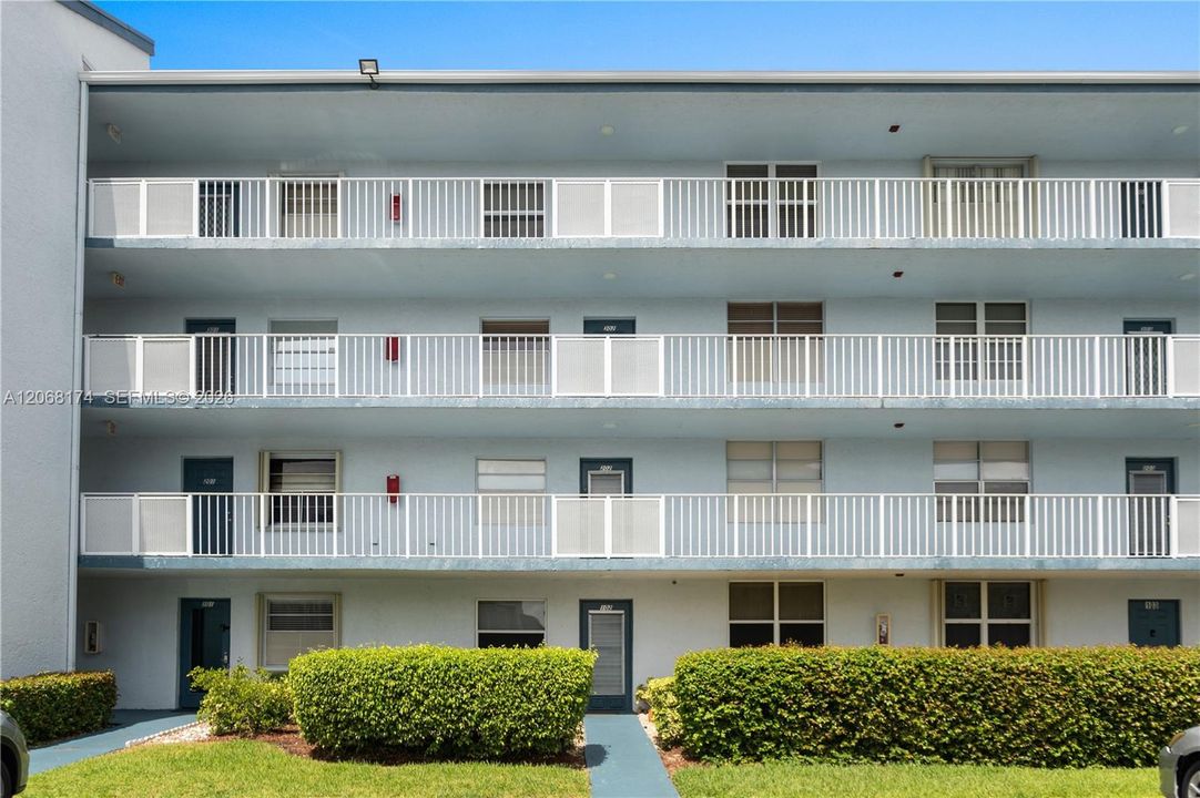 En Venta: $174,900 (2 camas, 2 baños, 1000 Pies cuadrados)