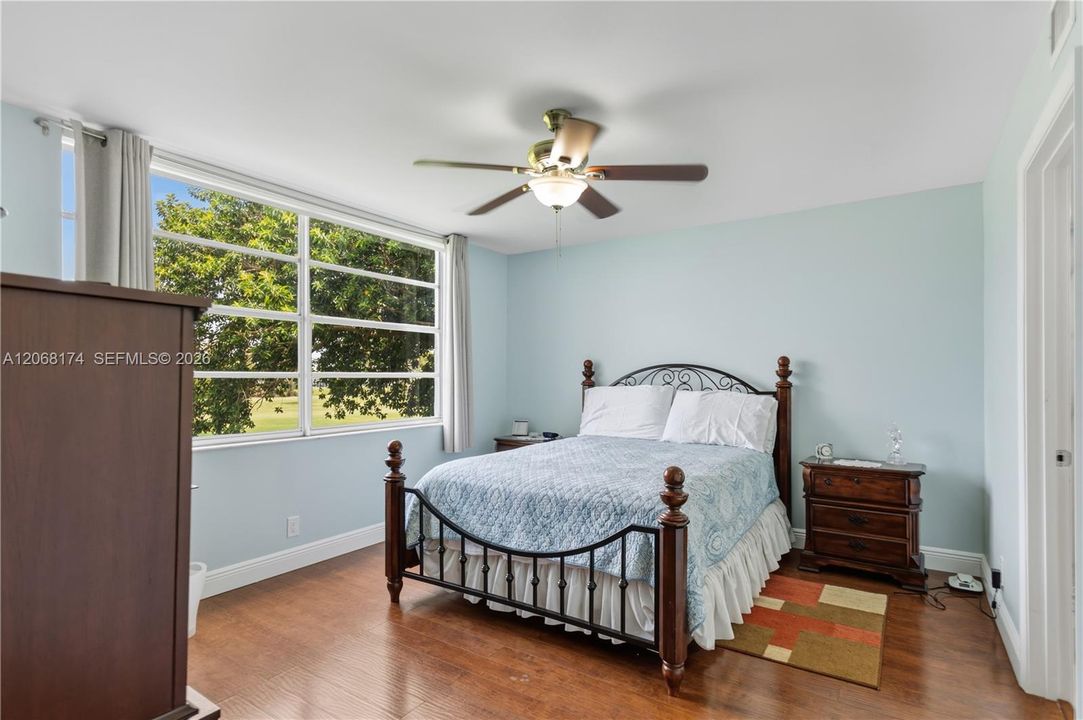 En Venta: $174,900 (2 camas, 2 baños, 1000 Pies cuadrados)