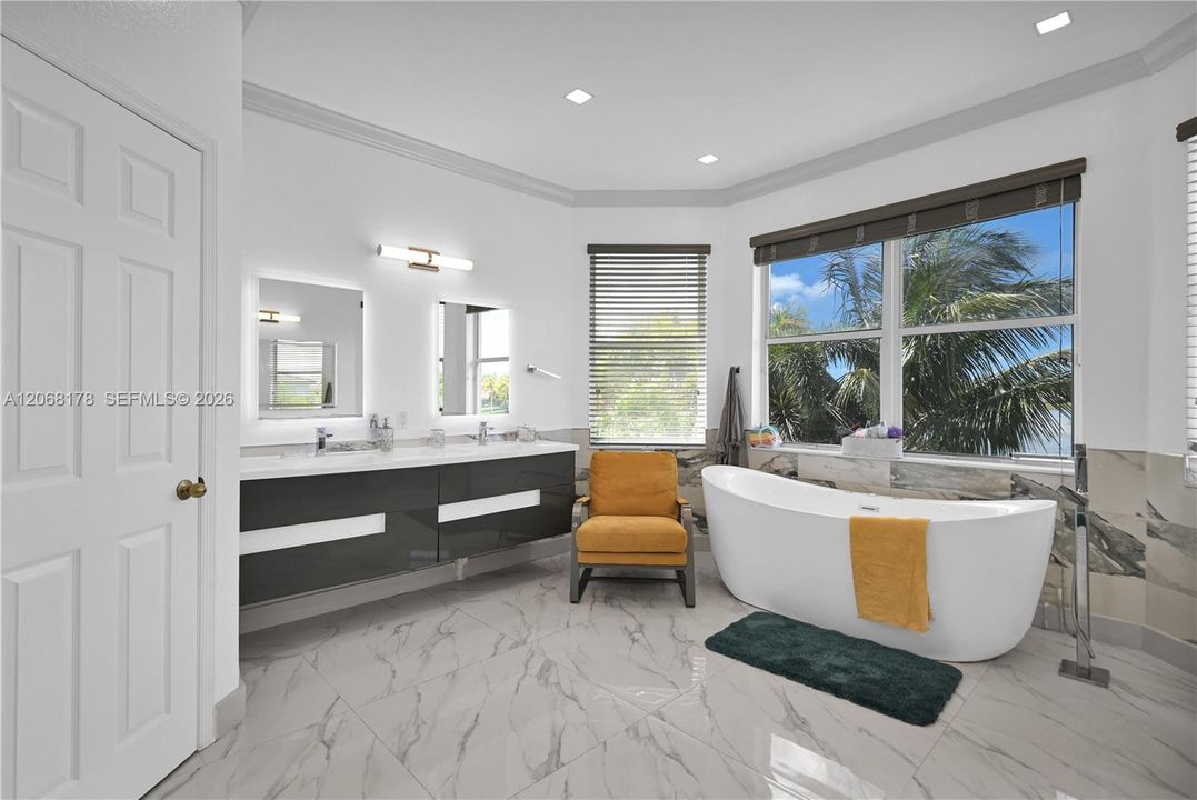 For Sale: $1,000,000 (5 beds, 3 baths, 3098 Square Feet)