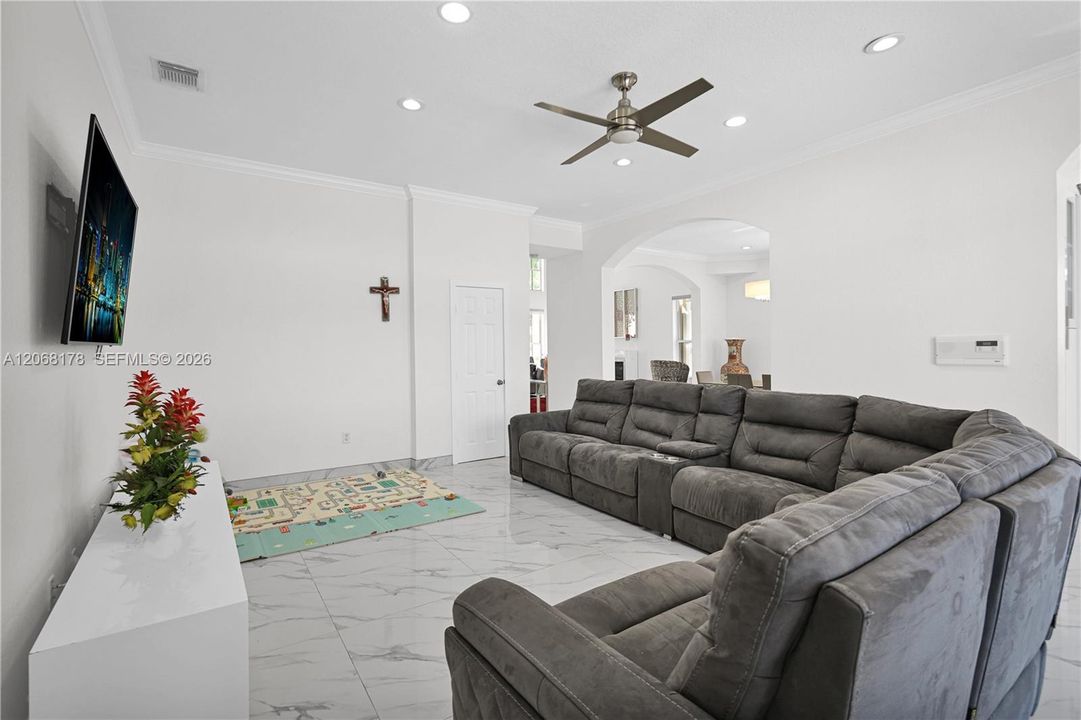 For Sale: $1,000,000 (5 beds, 3 baths, 3098 Square Feet)