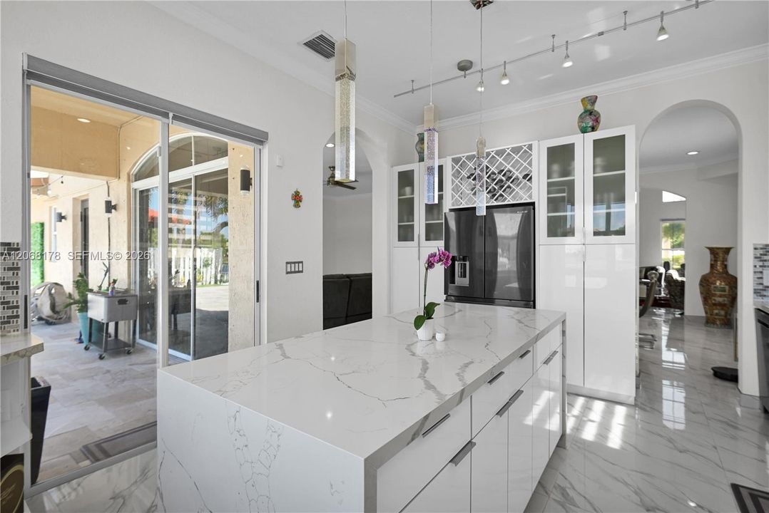 For Sale: $1,000,000 (5 beds, 3 baths, 3098 Square Feet)