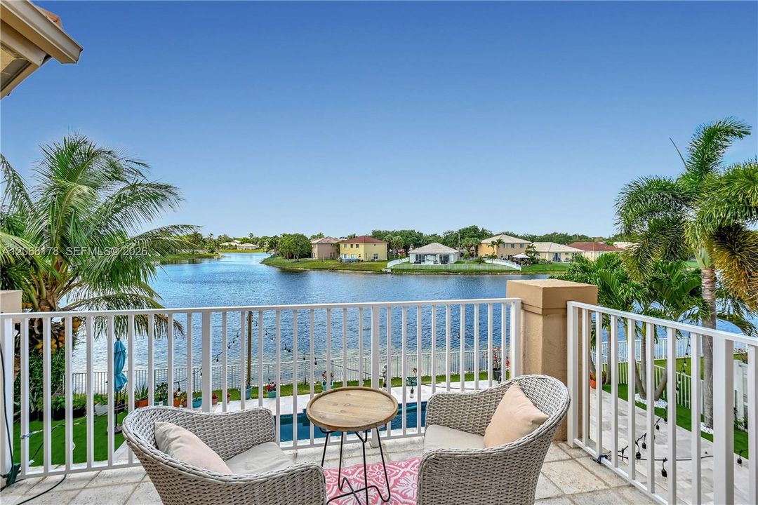 For Sale: $1,000,000 (5 beds, 3 baths, 3098 Square Feet)