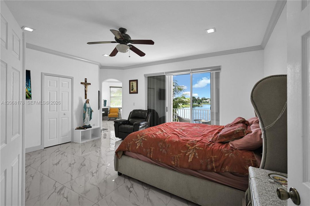 For Sale: $1,000,000 (5 beds, 3 baths, 3098 Square Feet)