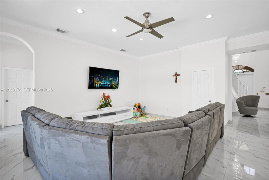 For Sale: $1,000,000 (5 beds, 3 baths, 3098 Square Feet)