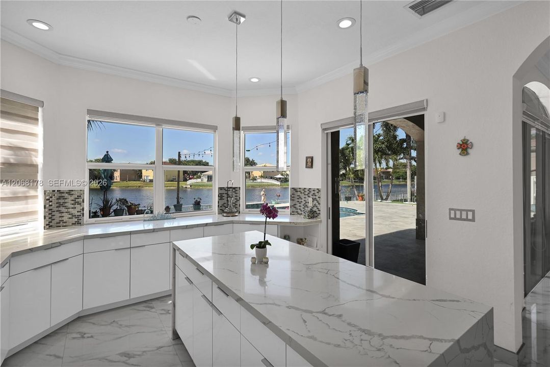 For Sale: $1,000,000 (5 beds, 3 baths, 3098 Square Feet)