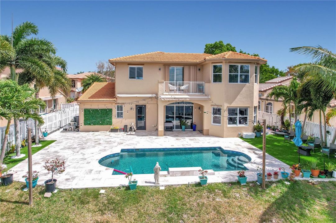 For Sale: $1,000,000 (5 beds, 3 baths, 3098 Square Feet)
