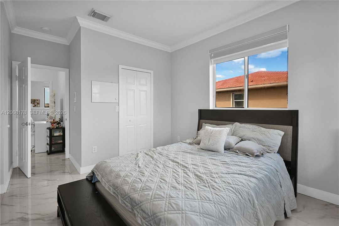 For Sale: $1,000,000 (5 beds, 3 baths, 3098 Square Feet)