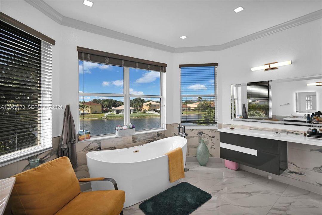 For Sale: $1,000,000 (5 beds, 3 baths, 3098 Square Feet)