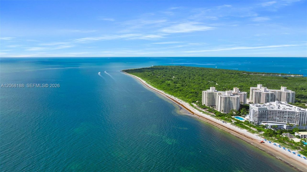 В аренду: $12,500 (4 спален, 4 ванн, 2442 Квадратных фут)