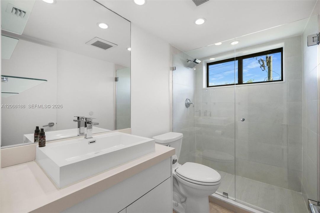 В аренду: $12,500 (4 спален, 4 ванн, 2442 Квадратных фут)
